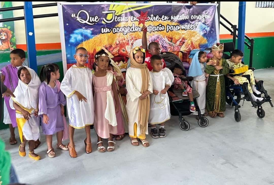 Estudiantes del IPHE de Colón también se unen a la celebración de la Navidad 