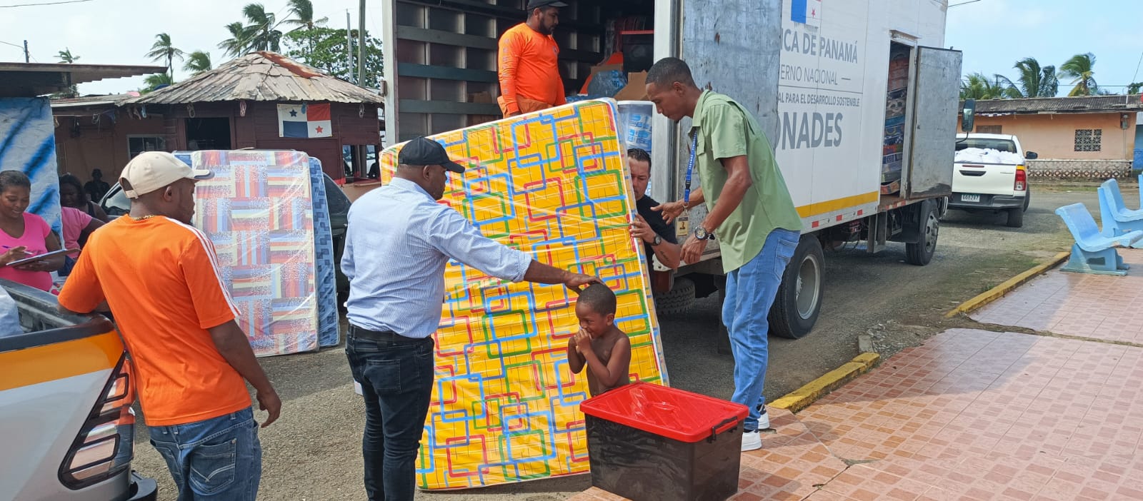 Llevan apoyo a familias afectadas por las lluvias en Colón 