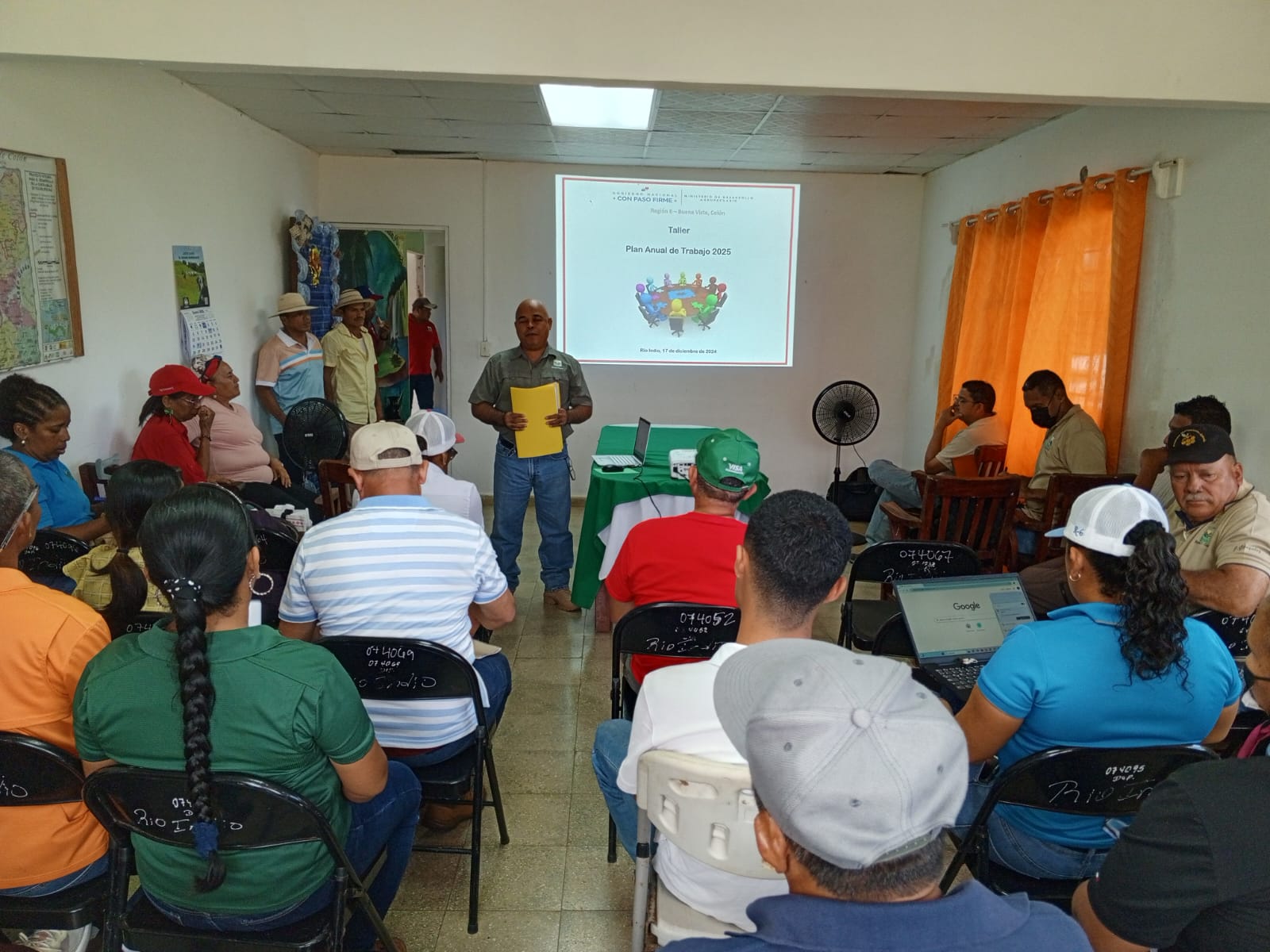 Refuerzan actividad de productores de Colón 