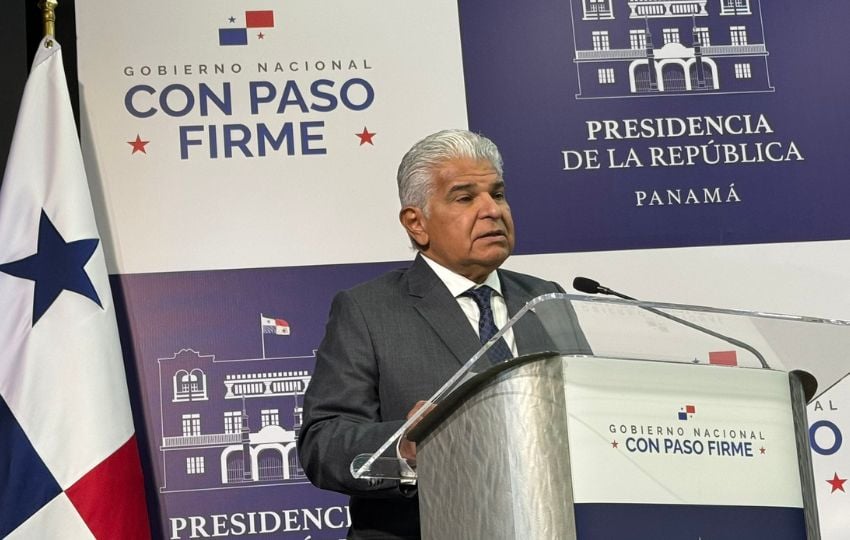 'No hay chinos ni de ninguna otra potencia en el Canal de Panamá', recalca el presidente Mulino 