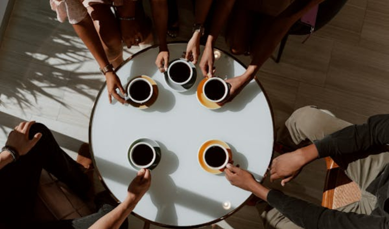 Café en la mañana vs. durante el día: ¿qué dice tu corazón? 