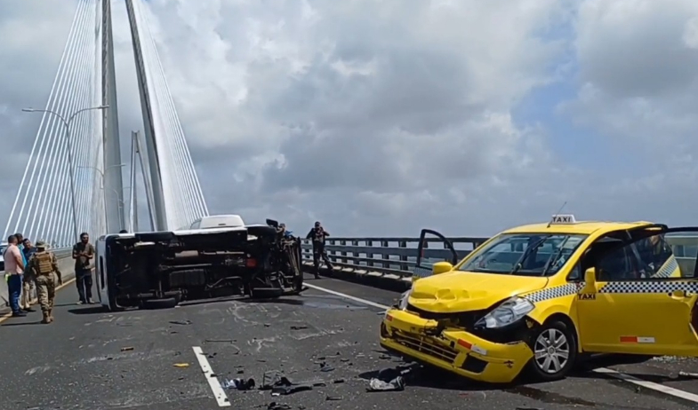 Accidente vehicular en el puente Atlántico deja a varios lesionados  