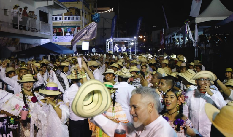 Desfile de las Mil Polleras generó un impacto económico de 41 millones de dólares  