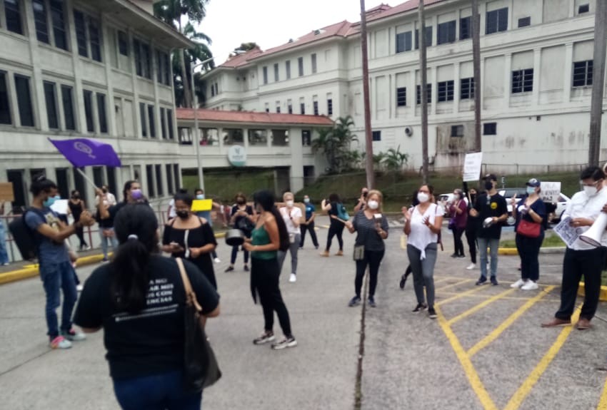 Vista de la protesta frente a la Corte Suprema este 17 de abril. Se sienten decepcionados del grupo de magistrados.