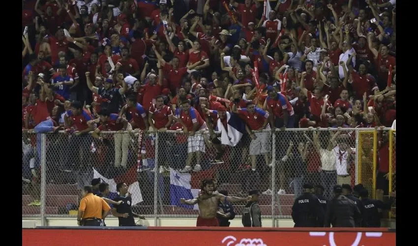 Fanáticos se preparan para apoyar a la Selección. 