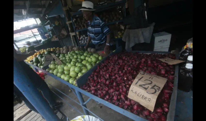 En las calles también venden el saril en bolsas de $1.00. Foto.Roberto Barrios