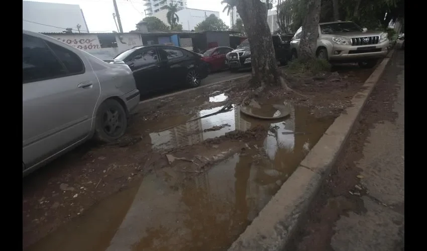 La falta de estacionamiento es un serio problema. Foto: Roberto Barrios