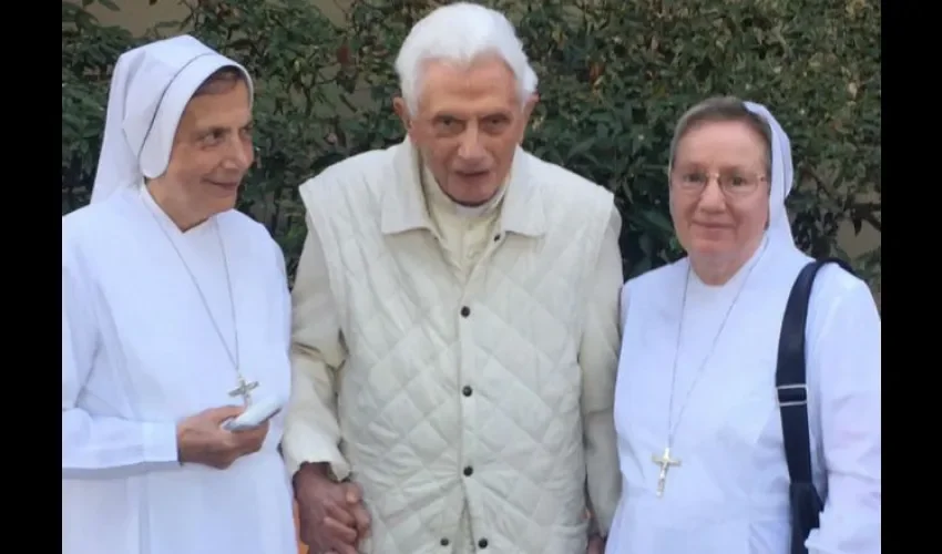 Como cardenal decano, presidió los funerales de su predecesor, el papa Juan Pablo II. A los pocos días, el 19 de abril de 2005, el mismo Ratzinger era elegido papa. Foto: Redes Sociales