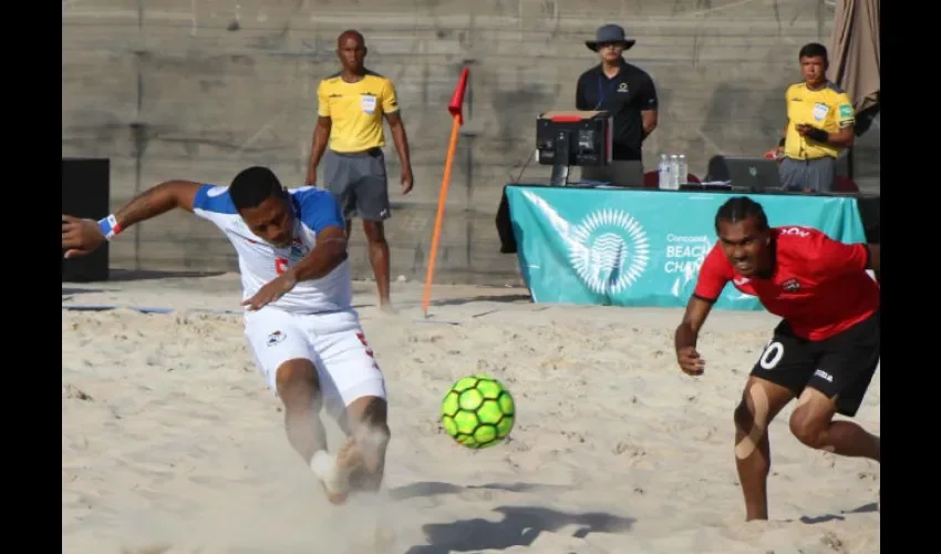 La selección de fútbol playa se prepara para el torneo Uncaf. Foto: Fepafut