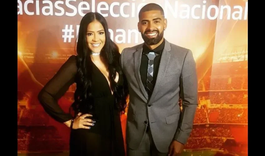 Gabriel Gómez e Ingrid González son padres de mellizos.