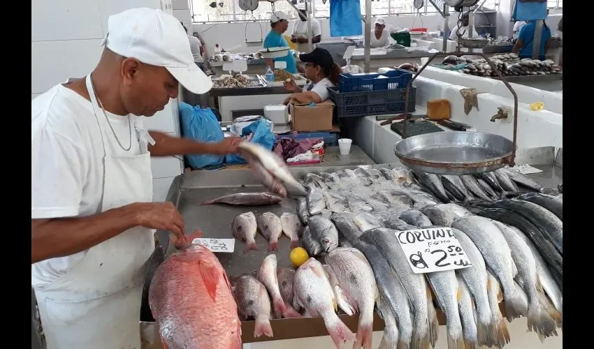 Según los vendedores del Mercado de Mariscos, las ventas no fueron  buenas para ser Miércoles de Cenizas. Fotos: Jesús Simmons