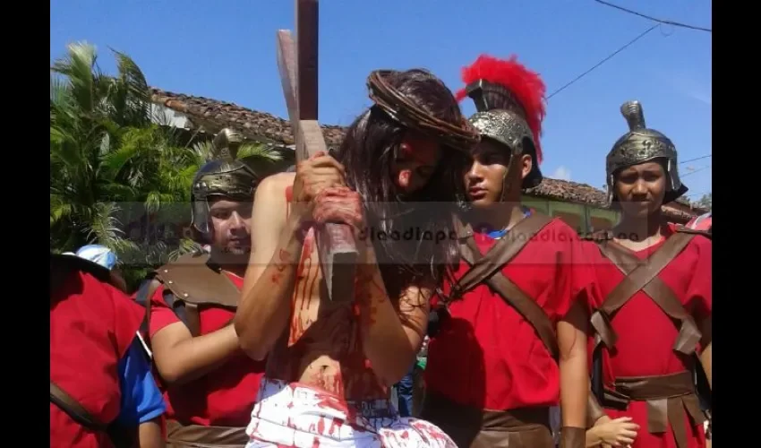 Foto ilustrativa del vía crucis. 