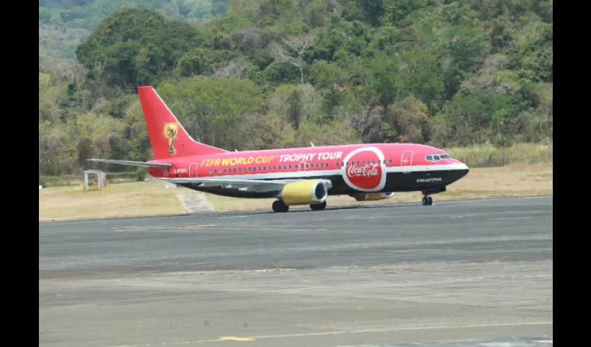 El avión donde llegó la Copa del Mundo. Foto: Anayansi Gamez