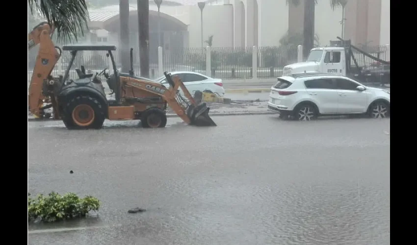 No hubo más de una hora de lluvia y estos fueron los resultados. Fotos: Cortesía