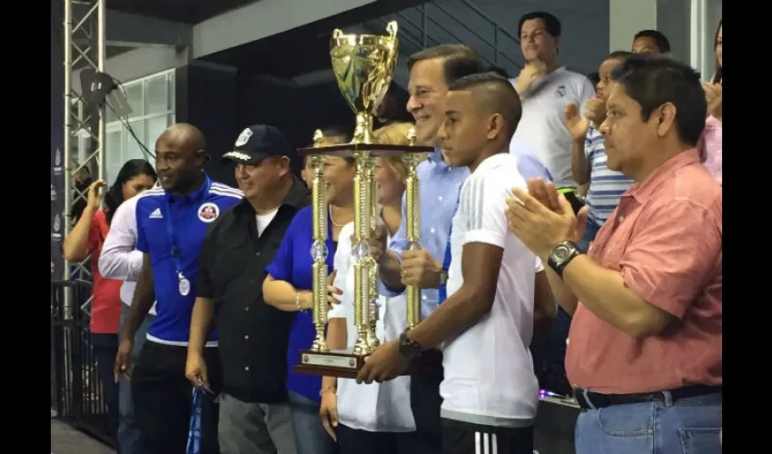 El IPT San Miguelito cuando conquistó la Copa Presidente en la categoría sub15. Foto: Cortesía