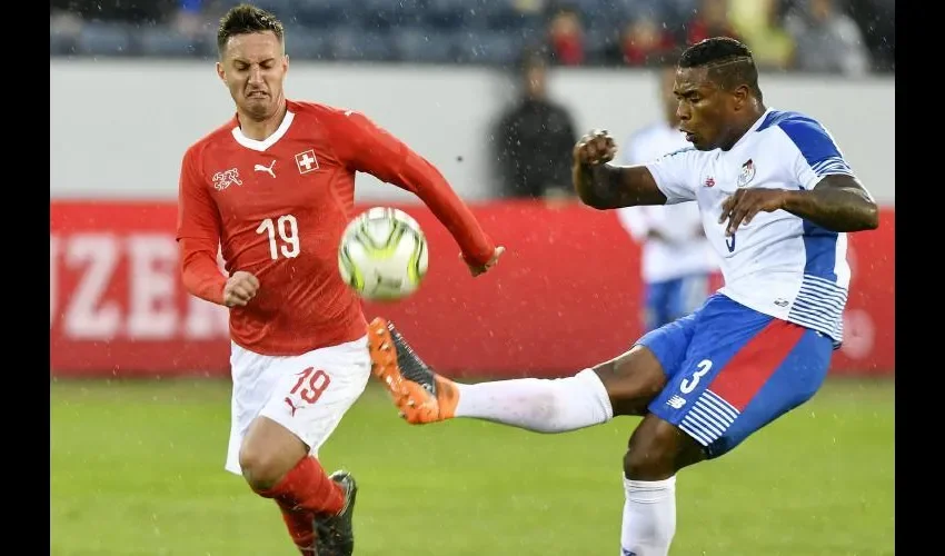 Por el momento la Roja realiza sus entrenamientos en el estadio Rommel Fernández./AP