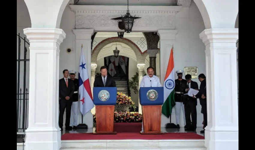 Juan Carlos Varela y  Venkaiah Naidu.