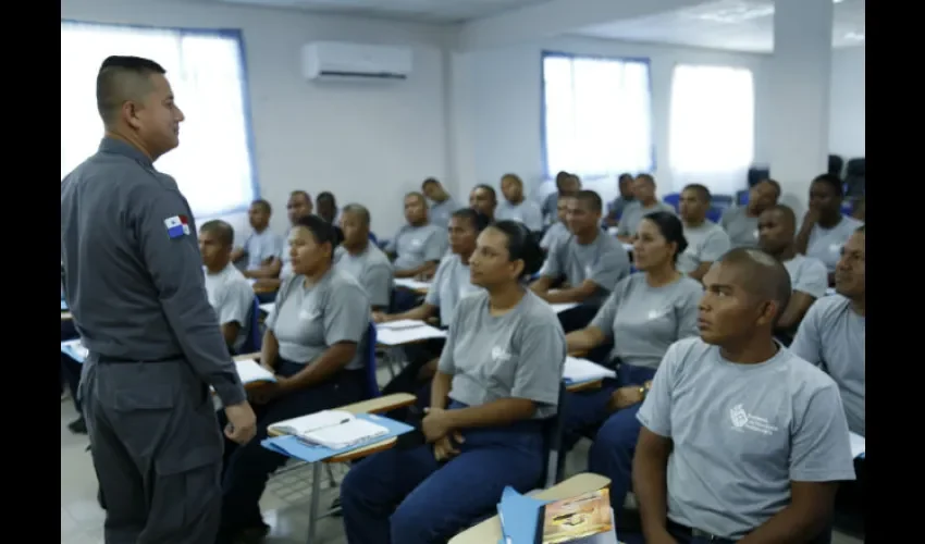 Foto ilustrativa del programa de selección de agente penitenciario. Foto cortesía