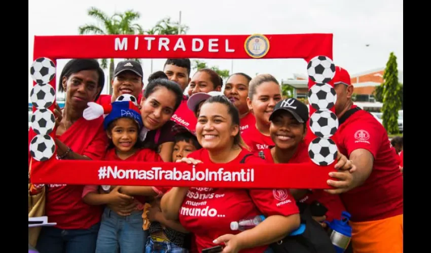 Todos marcharon de rojo. Foto: Mitradel