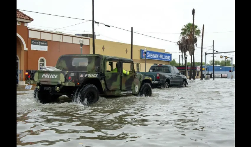 Las lluvias han anegado las vías en esta ciudad estadounidense.