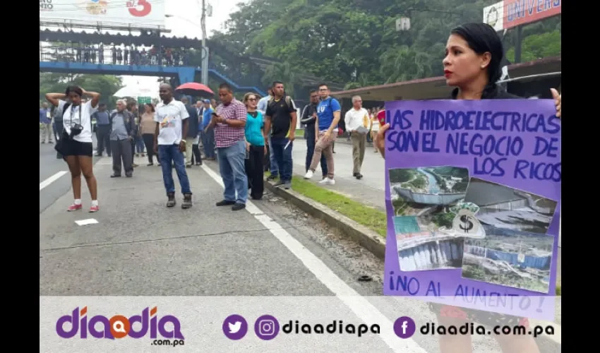 Estudiantes de la Universidad de Panamá se sumaron a las protestas contra alza de la luz. Foto: Roberto Barrios