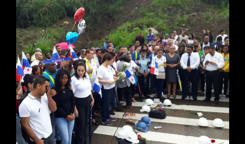 Comunidad educativa de la UTP protesta.