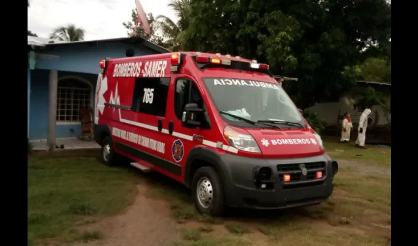 Bomberos rescataron a las personas. Foto: V. Rodríguez