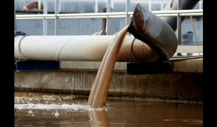 Las aguas residuales van a dar a los ríos y los contaminan. Foto: Archivo