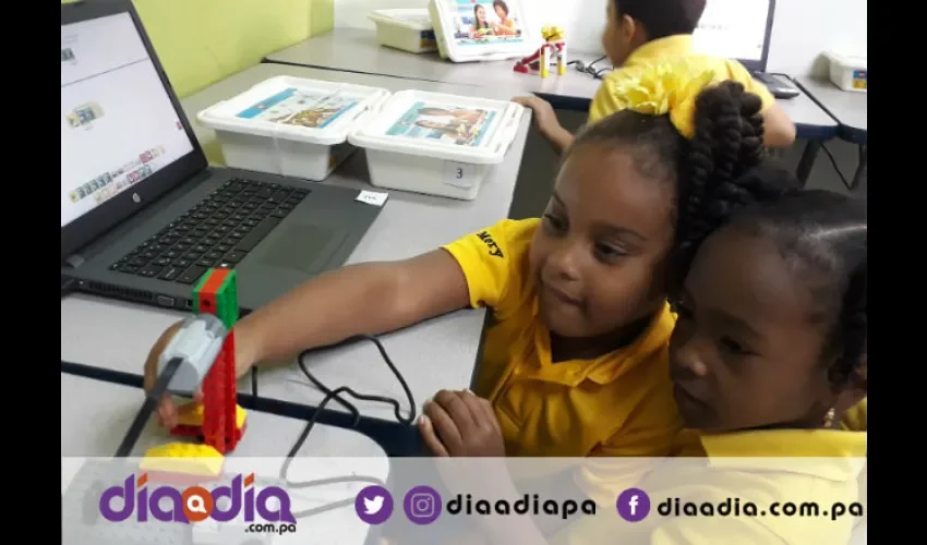 Niños aprenderán mientras se  divierten con los robots. Foto: Jesús Simmons