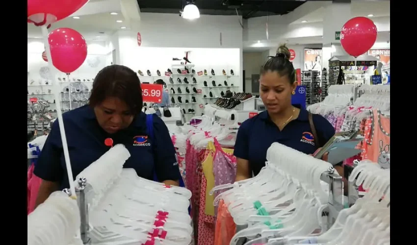 Las quejas más comunes es por descuentos en la ropa. Foto: Cortesía