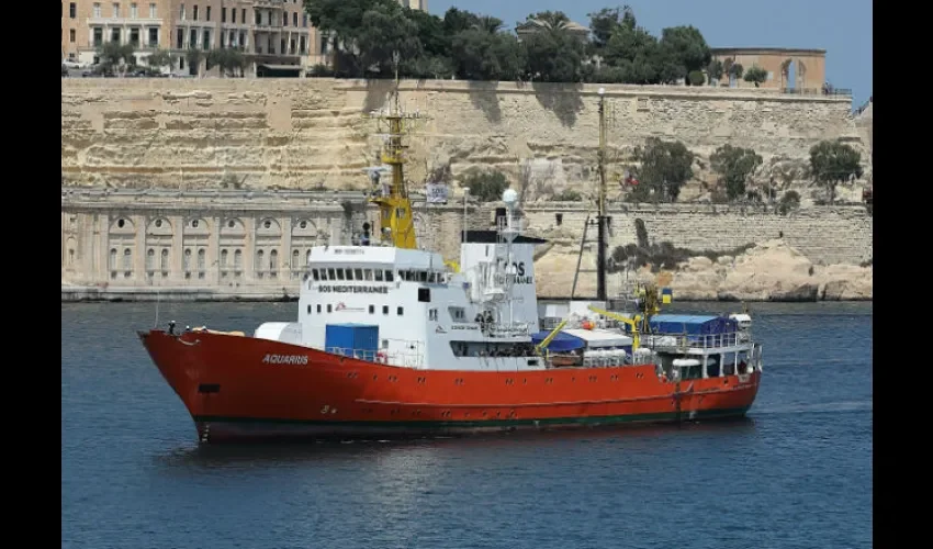 El Aquarius exige a los gobiernos europeos que se le permita seguir su misión. Foto: EFE