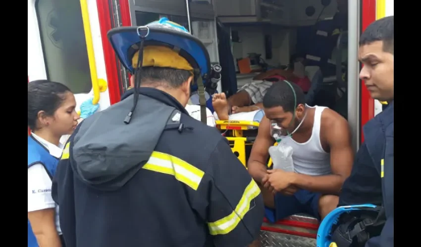 Dieron los primeros auxilios a los moradores. Foto: Jesús Simmons