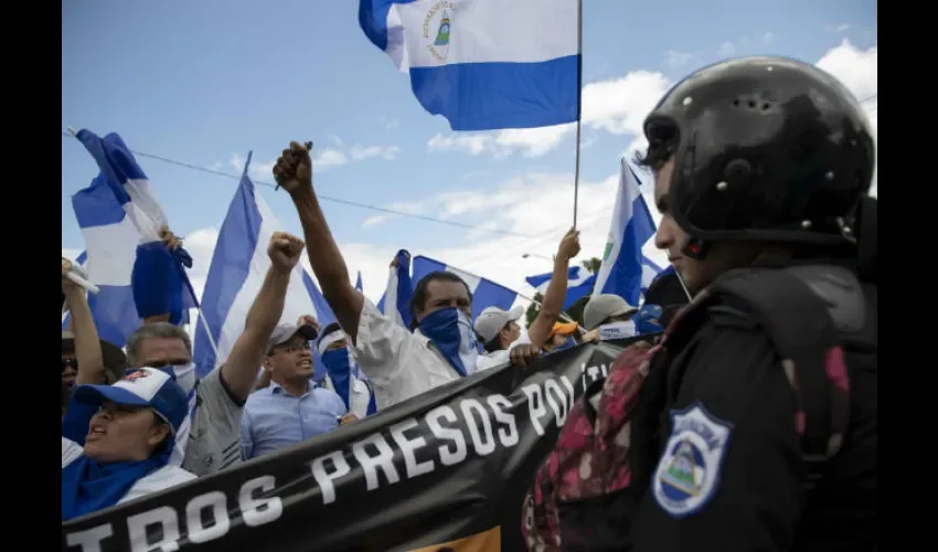 La policía dispersó luego a los manifestantes. 