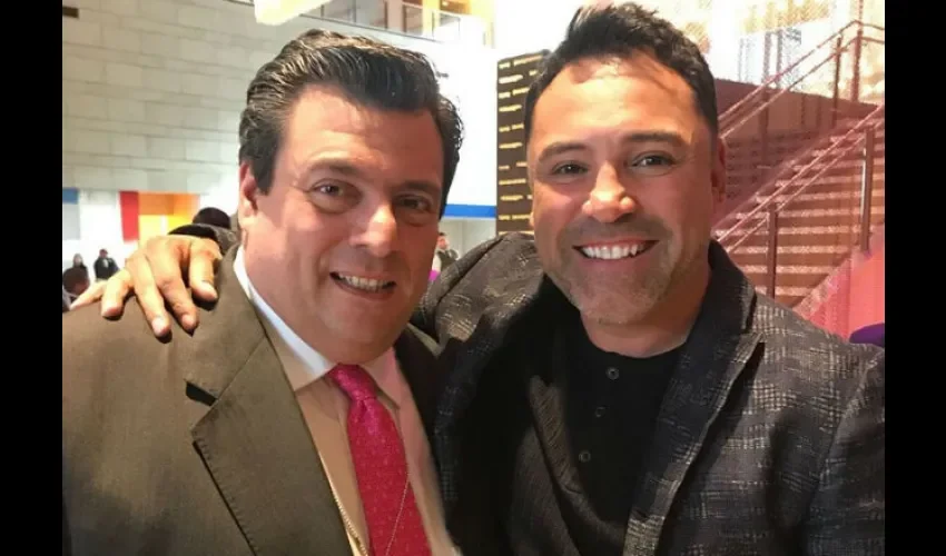 Mauricio Sulaimán y Oscar De La Hoya./Internet