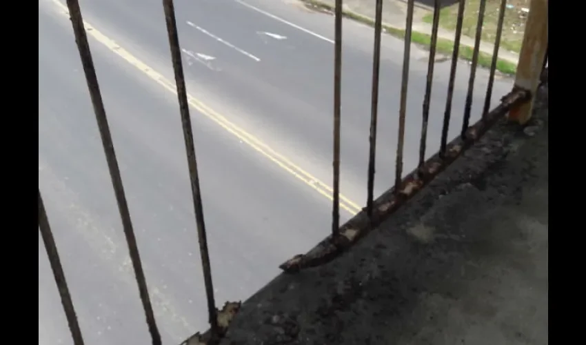 Puente peatonal en  Champion en Colón.