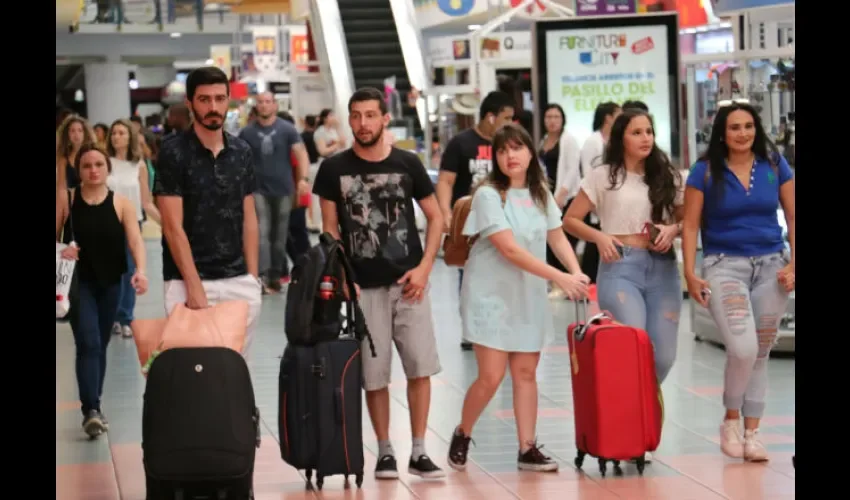 Muchos turistas solo vienen de compra para aprovechar los descuentos. Foto: Cortesía