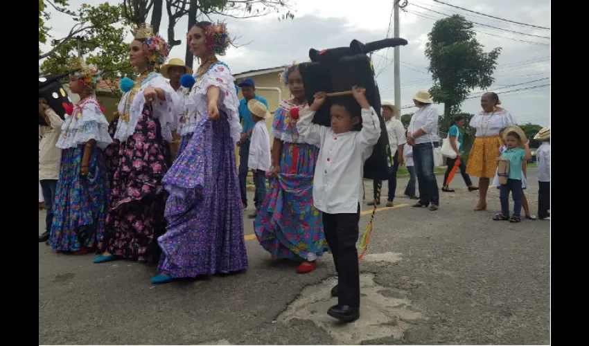 Desde el parque de Las Madres se empezó la tuna de calle. Foto: Didier Gil