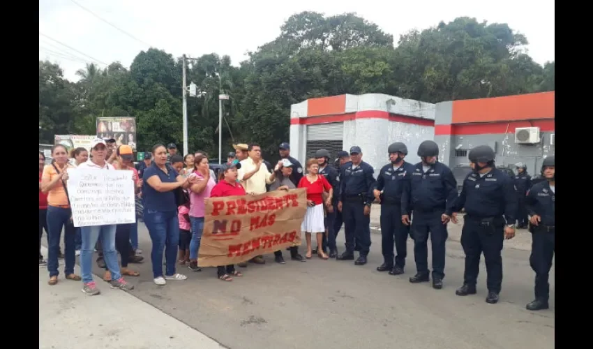 Foto ilustrativa del cordón policial en la entrada de Ocú. 