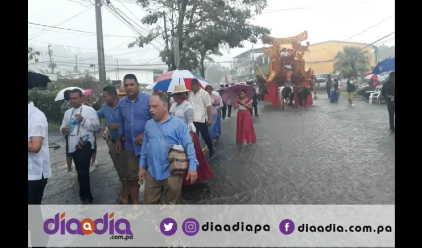 Aguacero no dañó las fiestas del 10 de noviembre de San Miguelito. Foto: Jesús Simmons