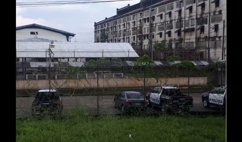 Policía se mantiene en el área. Foto: Diómedes Sánchez