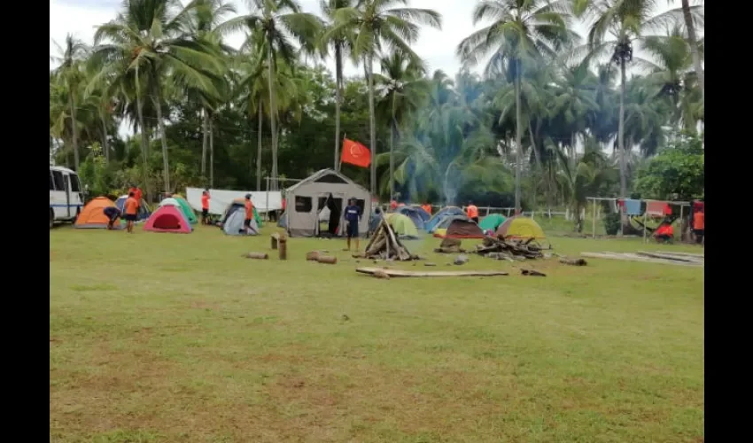 Ellos mismos deben armar su campamento y mantenerlo. Foto: Cortesía