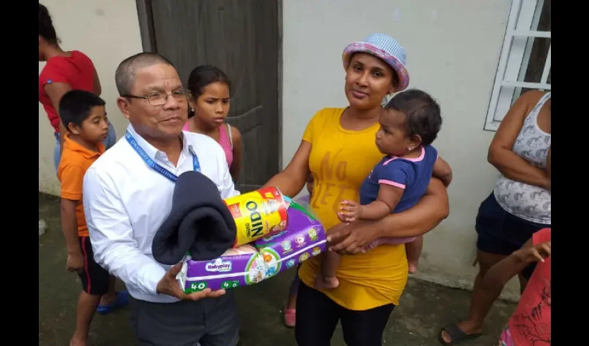 Ayuda  a las familias afectadas por las lluvias en Colón.