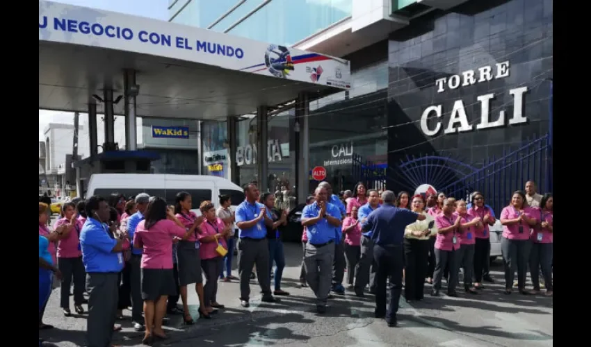 Los trabajadores se mantendrán vigilante por su bono navideños. Foto: Cortesía