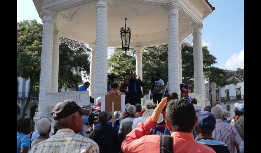 Jubilados y pensionados se han mantenido protestan en las calles.