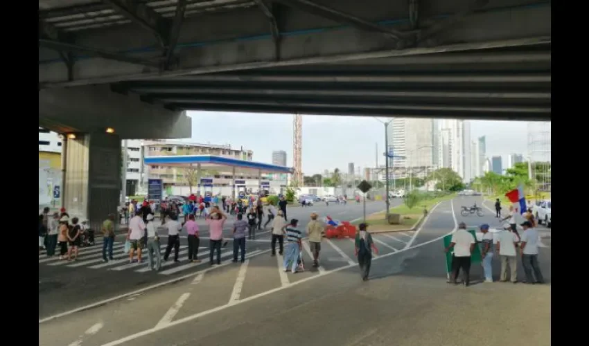 Jubilados y pensionados se han mantenido protestando por su aumento.