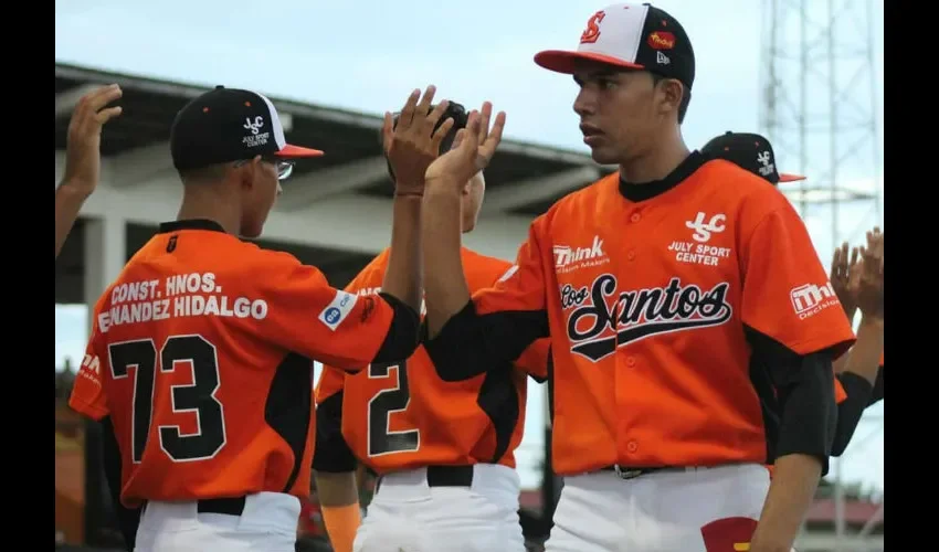 Los Santos  suma cinco títulos en el Campeonato Nacional de Béisbol Juvenil.