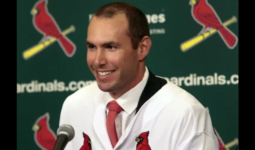 Paul Goldschmidt durante su presentación con los Cardenales de San Luis.