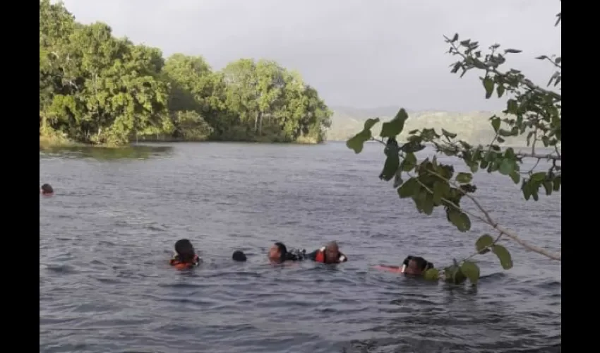 Sinaproc ubica cadáver en el Lago Alajuela.