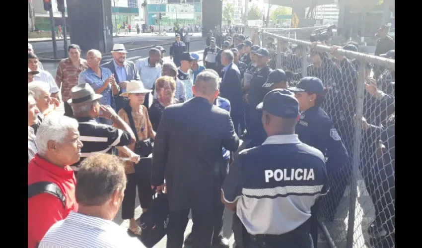 Protesta de jubilados en la 5 de Mayo.