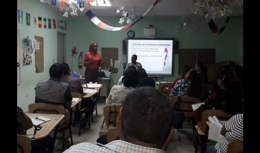 Los docentes se encuentran todo este mes de capacitación. Foto: Cortesía